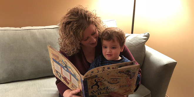 West Side Mother Teaches About Chanukah with PJ Library Books